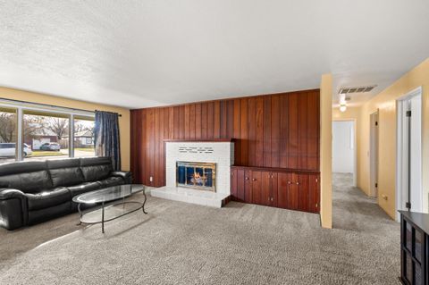 Tiny photo for 1124 Mt Pitt Avenue, Medford, OR 97501 (MLS # 220215212)