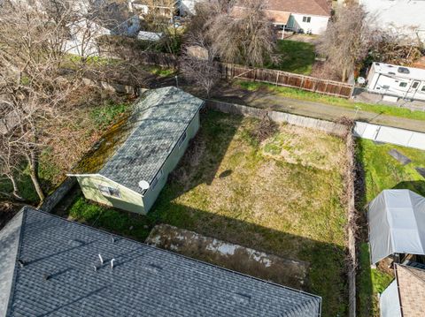 Tiny photo for 1124 Mt Pitt Avenue, Medford, OR 97501 (MLS # 220215212)