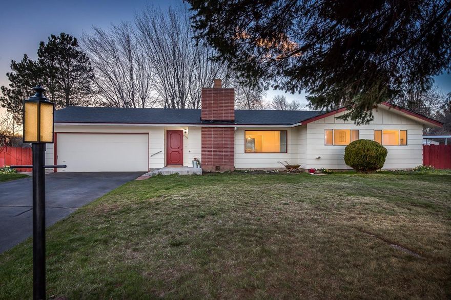 Super cute and cozy home located on a low traffic street in a great neighborhood. Back yard has established trees and landscaping making it a park like setting. New laminate flooring in the kitchen, new roof installed in 2018, refurbished bathrooms and sinks, recessed lighting in the living room, partial stainless appliances, hardwood floors in the bedrooms and freshly painted through-out. Don't miss this opportunity to purchase!!