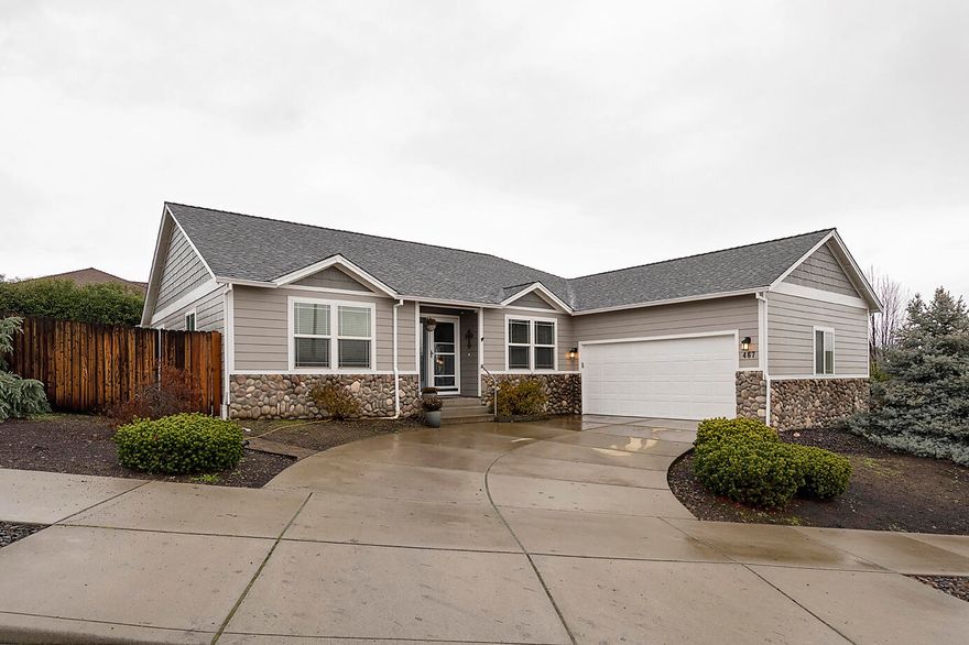 Welcome home to this lovely Eagle Point charmer on a large corner lot. This home offers 3 bedrooms PLUS an office. Fantastic, spacious split floor plan with 9 foot ceilings and a cozy fireplace in the living room, hardwood flooring throughout the living room, kitchen and hallways. There is a formal dining room in addition to the eat-in kitchen that offers granite countertops, stainless steel appliances and a gas cooktop! The primary bedroom has an en suite bathroom with a double vanity, soaking tub and large walk-in closet. Not to mention the large backyard!  You don't want to miss this one!