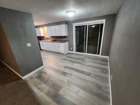 Tiny photo for 825 California Avenue, Klamath Falls, OR 97601 (MLS # 220212288)