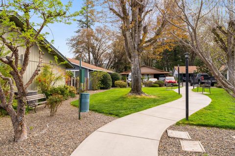 Tiny photo for 714 Brookside Circle, Rogue River, OR 97537 (MLS # 220217804)