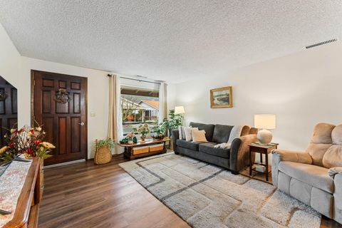 Tiny photo for 714 Brookside Circle, Rogue River, OR 97537 (MLS # 220217804)