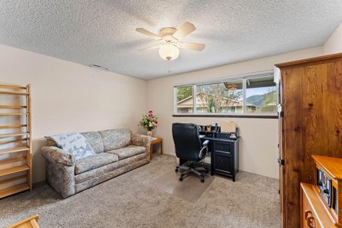 Tiny photo for 714 Brookside Circle, Rogue River, OR 97537 (MLS # 220217804)