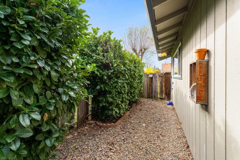 Tiny photo for 714 Brookside Circle, Rogue River, OR 97537 (MLS # 220217804)
