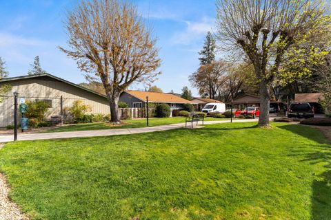 Tiny photo for 714 Brookside Circle, Rogue River, OR 97537 (MLS # 220217804)