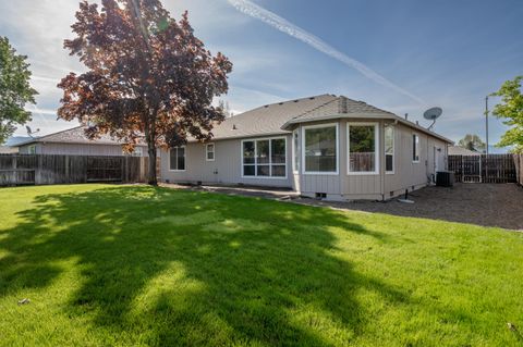 Tiny photo for 1621 Hollyhock Drive, Medford, OR 97504 (MLS # 220219707)