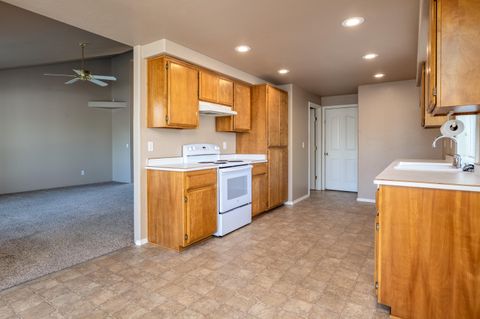 Tiny photo for 1621 Hollyhock Drive, Medford, OR 97504 (MLS # 220219707)