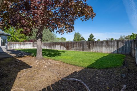 Tiny photo for 1621 Hollyhock Drive, Medford, OR 97504 (MLS # 220219707)