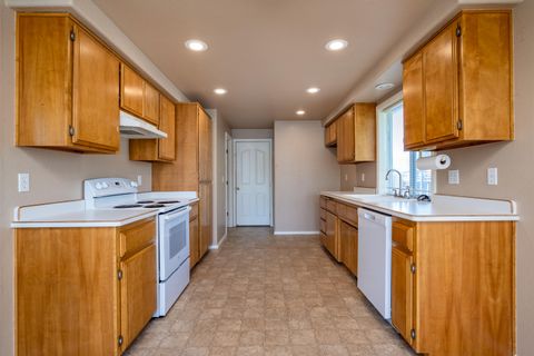 Tiny photo for 1621 Hollyhock Drive, Medford, OR 97504 (MLS # 220219707)