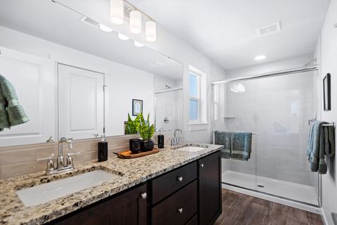 Tiny photo for 3536 NW 7th Street, Redmond, OR 97756 (MLS # 220213600)