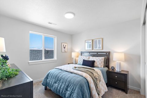 Tiny photo for 3536 NW 7th Street, Redmond, OR 97756 (MLS # 220213600)