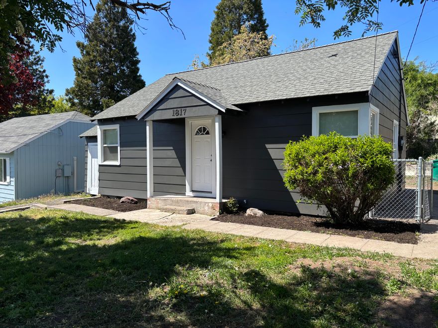Super cute cottage remodeled and updated 2 bed 1 bath close to OIT and Sky Lakes in the highly sought after Hot Springs area. Fresh new interior paint inside and out. New siding in the front.  New flooring, kitchen and hot water heater.  Attached 1 car garage.  Located in the Roosevelt School District.