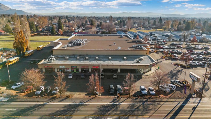 This is a 10,459 sf 7 Unit strip Mall with Triple net lease.
Cap Rate is 7% presently Tenants are Little Caesars, Gette A Groom, Paradise Smokes, Great Clips, GNC and Metro T Mobile with one Unit vacant.