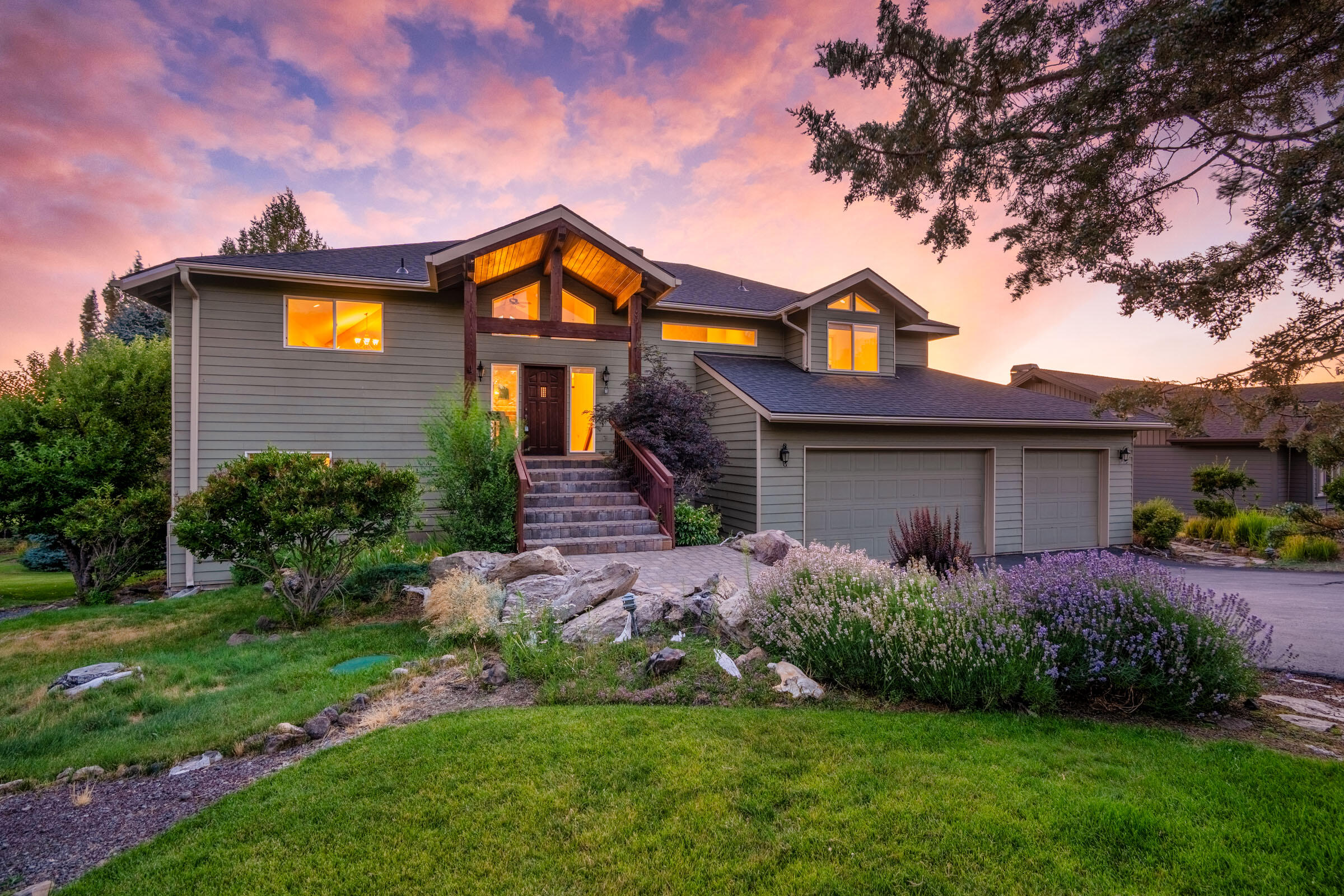 1927 Mountain Quail Drive