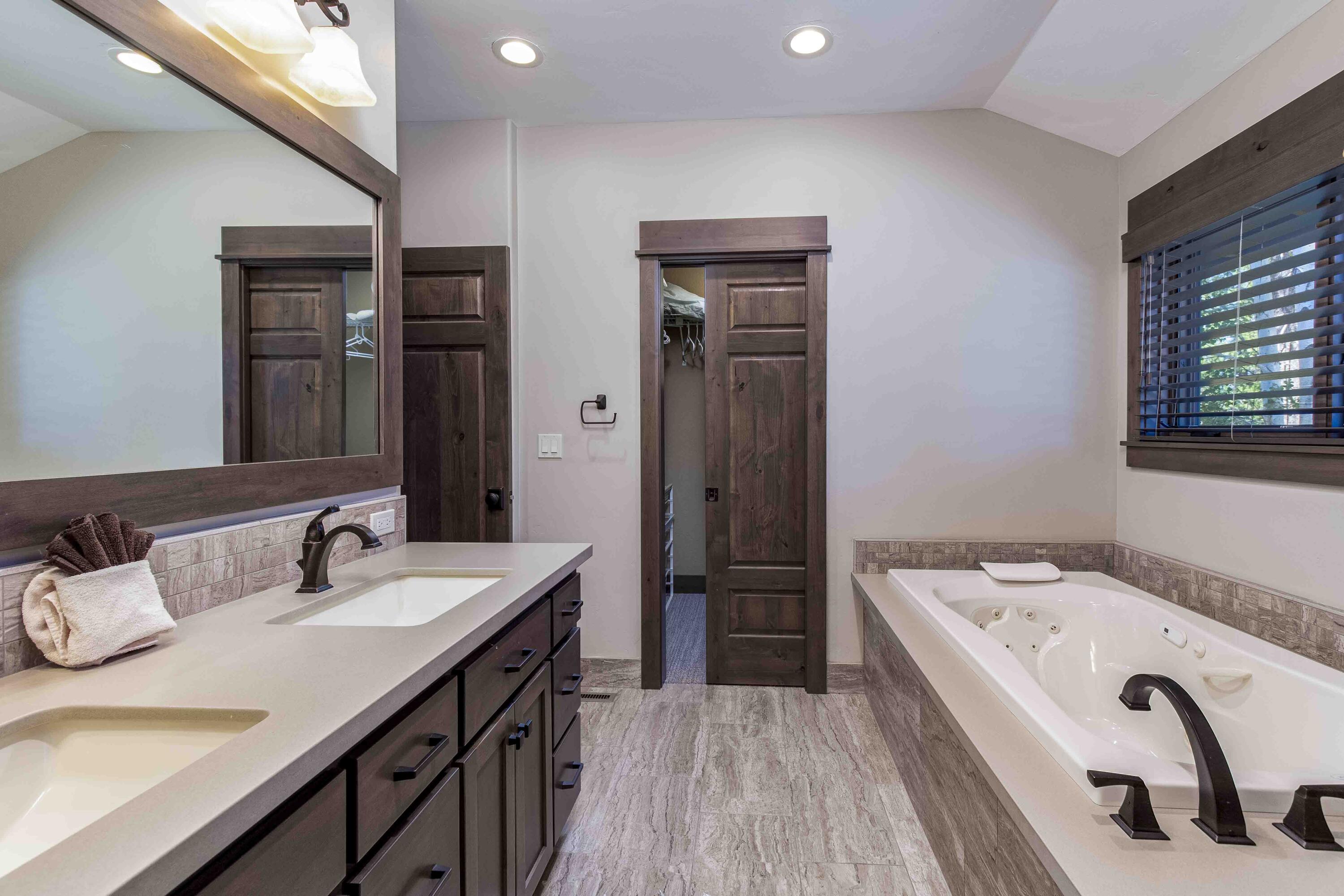 Fairway Point Villag - Residential