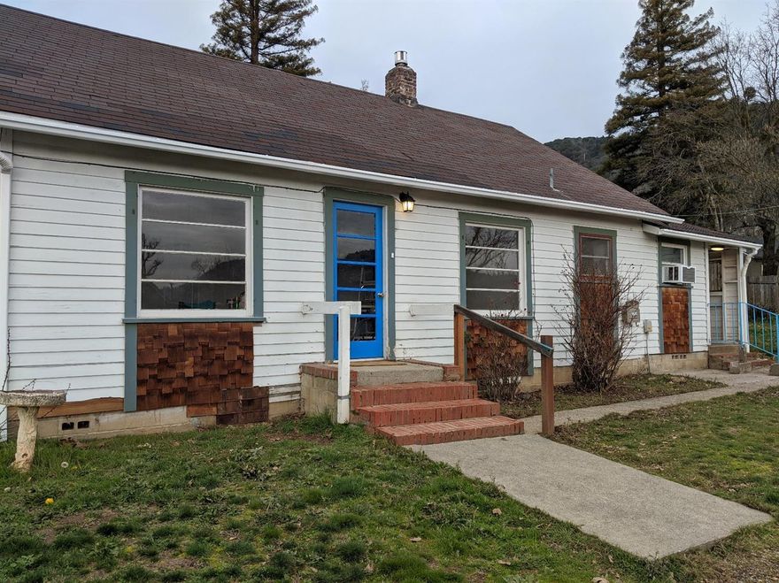 Legend has it this original Sears home came up the river in 1925. This 2 bedroom 1 bathroom house includes a bonus room and attic storage! The kitchen has been recently remodeled with new granite countertops and a hands-free faucet in the sink. The detached garage also has overhead storage, along with an original cold storage room. This cheery home is minutes from downtown and the freeway. This one is too good to miss!