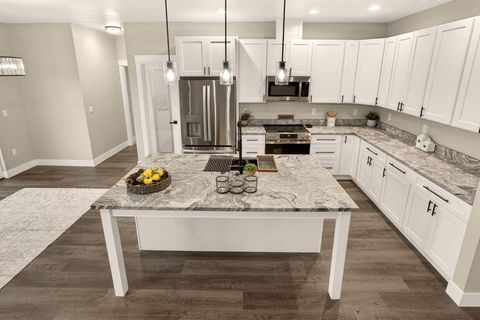 Tiny photo for 3129 Monaco Court, Medford, OR 97504 (MLS # 220212865)