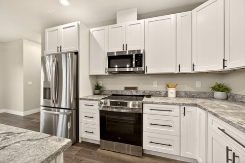 Tiny photo for 3129 Monaco Court, Medford, OR 97504 (MLS # 220212865)