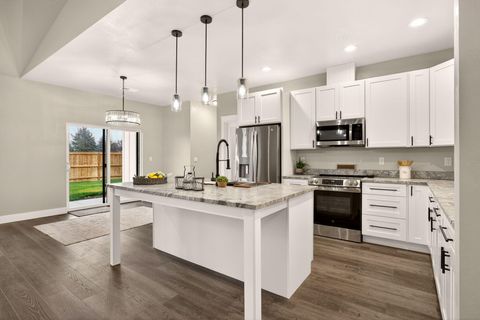 Tiny photo for 3129 Monaco Court, Medford, OR 97504 (MLS # 220212865)