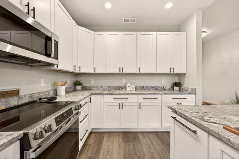 Tiny photo for 3129 Monaco Court, Medford, OR 97504 (MLS # 220212865)