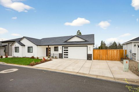 Tiny photo for 3129 Monaco Court, Medford, OR 97504 (MLS # 220212865)