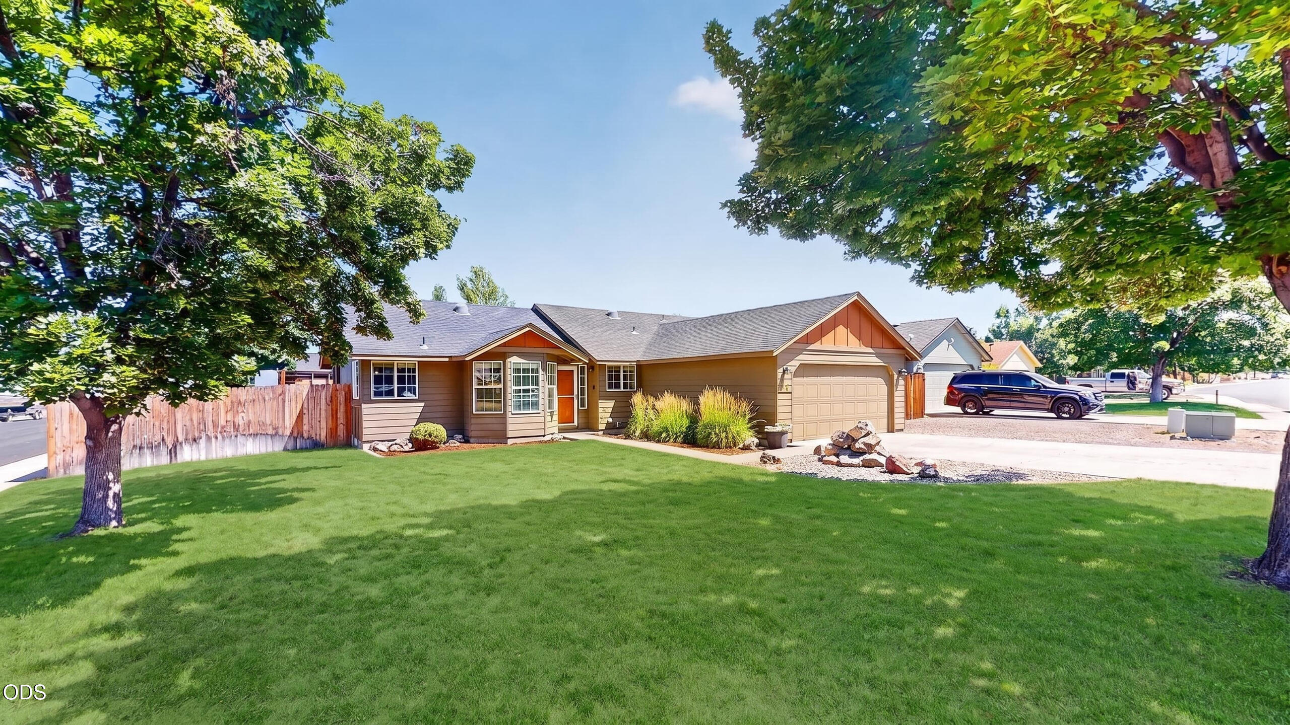 2939 SW Reindeer Avenue