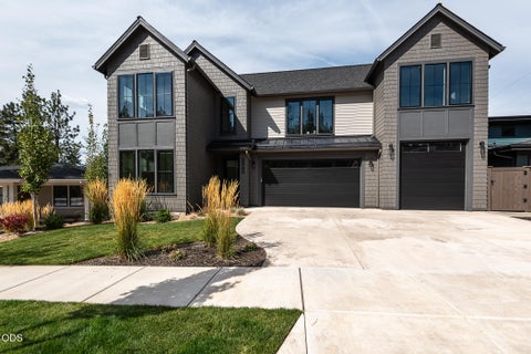 Photo of 2963 NW Polarstar Avenue, Bend, OR 97703 (MLS # 220229029)