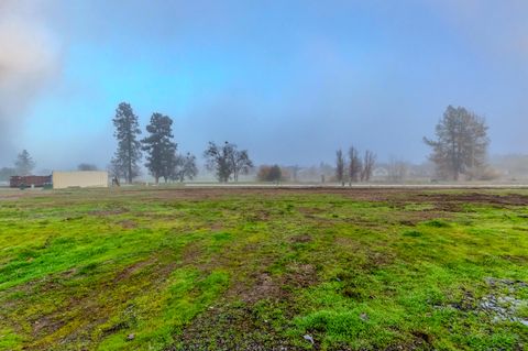 Tiny photo for 210 Bogey Lane, Eagle Point, OR 97524 (MLS # 220212569)