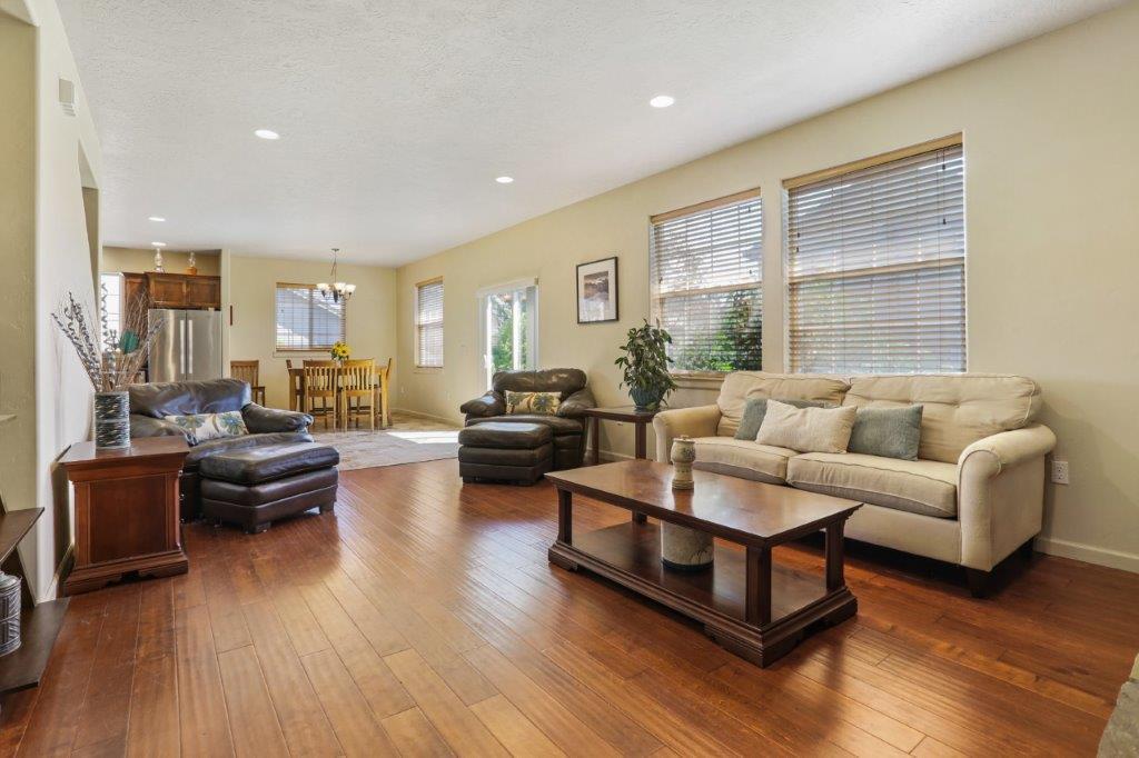 Ni Lah Sha Village - Residential