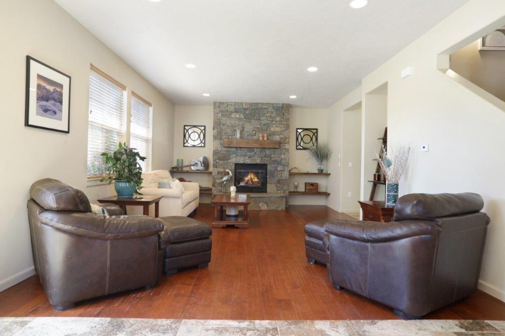 Ni Lah Sha Village - Residential