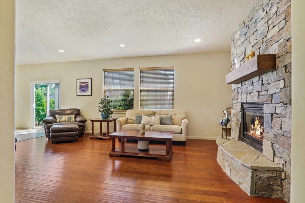 Ni Lah Sha Village - Residential