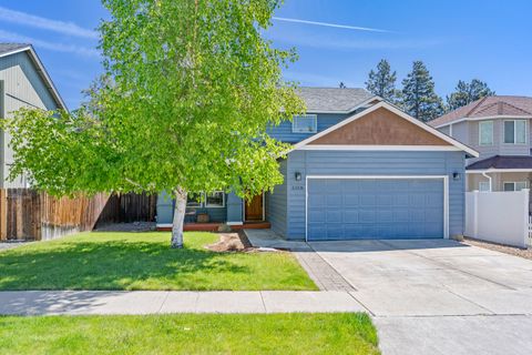 Photo of 63336 NW Lavacrest Street, Bend, OR 97703 (MLS # 220212628)