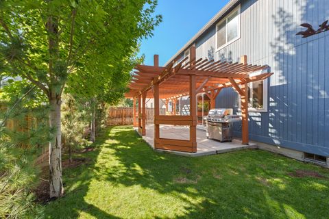 Tiny photo for 63336 NW Lavacrest Street, Bend, OR 97703 (MLS # 220212628)