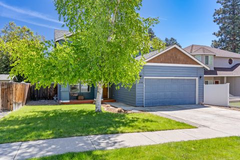 Tiny photo for 63336 NW Lavacrest Street, Bend, OR 97703 (MLS # 220212628)