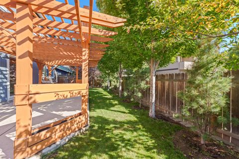 Tiny photo for 63336 NW Lavacrest Street, Bend, OR 97703 (MLS # 220212628)