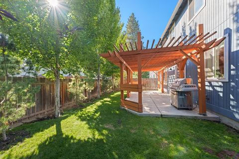 Tiny photo for 63336 NW Lavacrest Street, Bend, OR 97703 (MLS # 220212628)