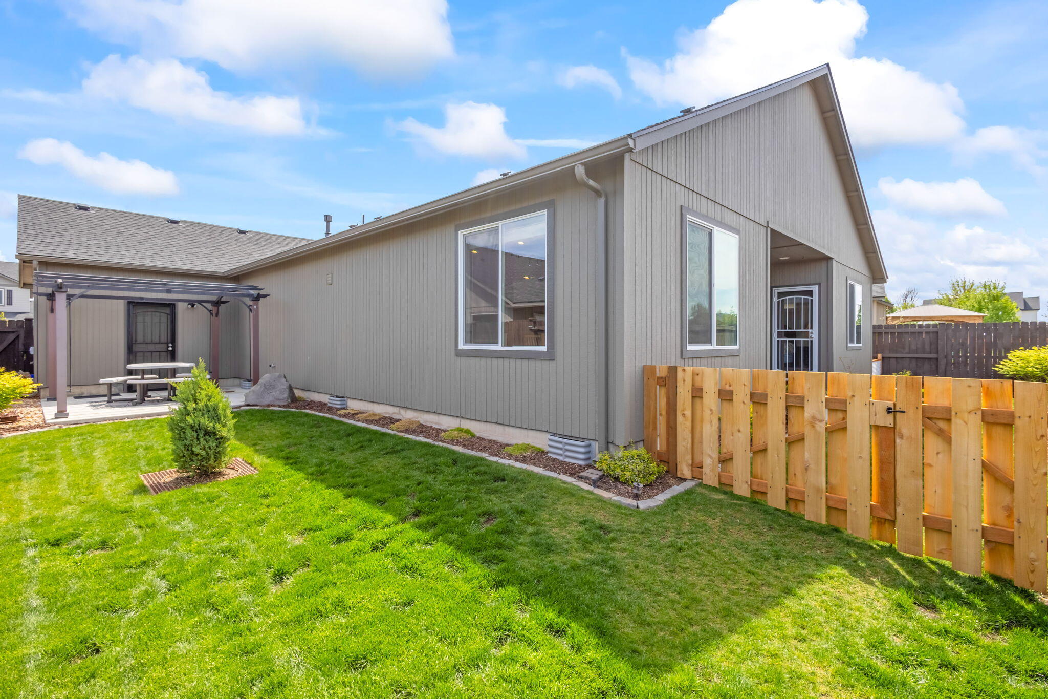855 NW 26th Way