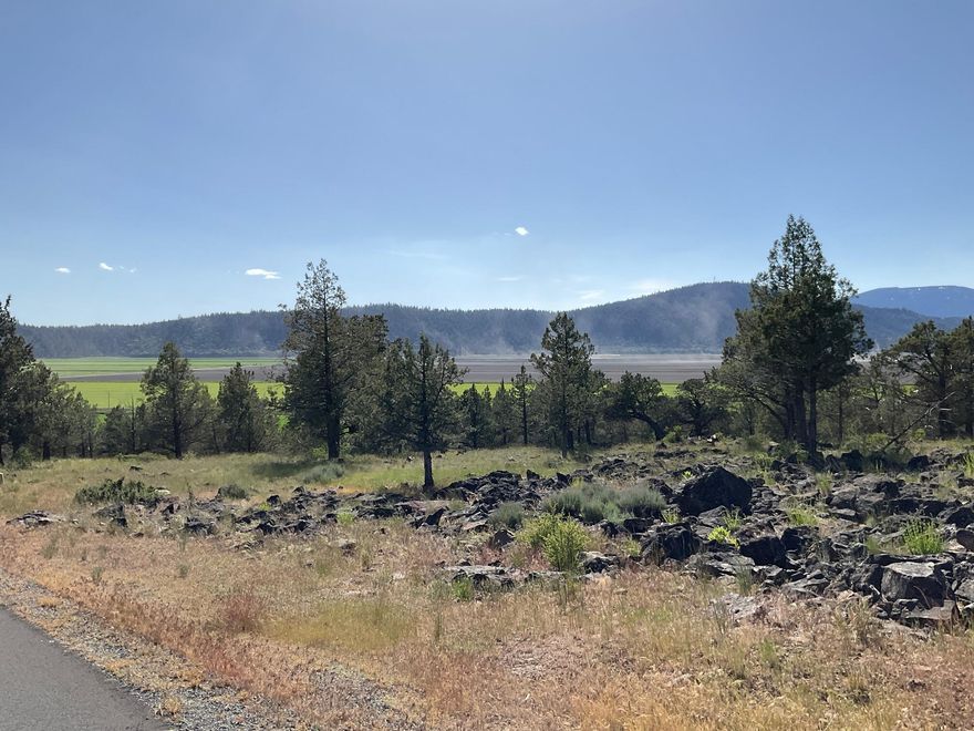 Over an acre, this home site at the Running Y Resort has panorama views of the Cascade mountains, the ranch and farm lands and incredible sunsets.  Every view is different but this one is special!!  Buy now and plan for your dream home.  Enjoy the golf course, fitness center, restaurants and outdoor sports courts.  It's a lifestyle!