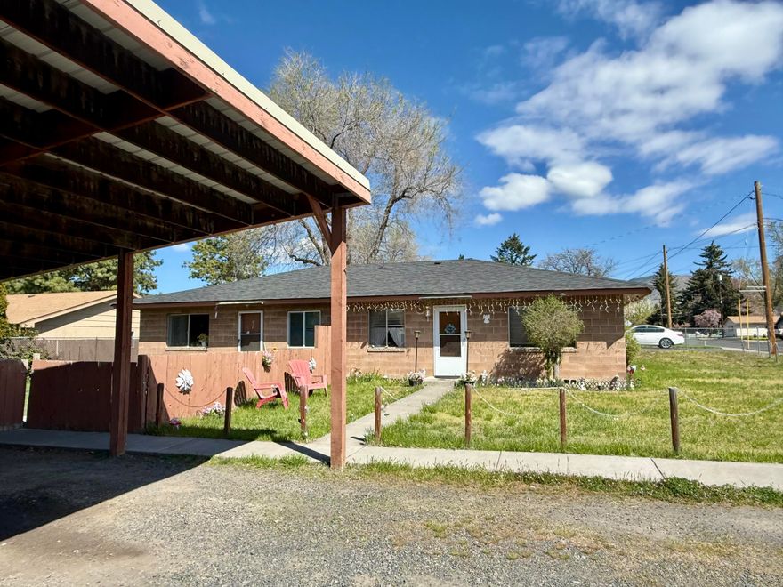 Clean duplex located in the south suburbs near shopping and schools. Each unit features a single level floor plan with dining open to the living room. Separate kitchen and laundry area. 2 large bedrooms and 1 bathroom with tub shower surround and great storage space. These units also have separate yards a carport, gravel parking, and storage shed. *Appraisal on file supporting value, rents are low due to long term tenants*