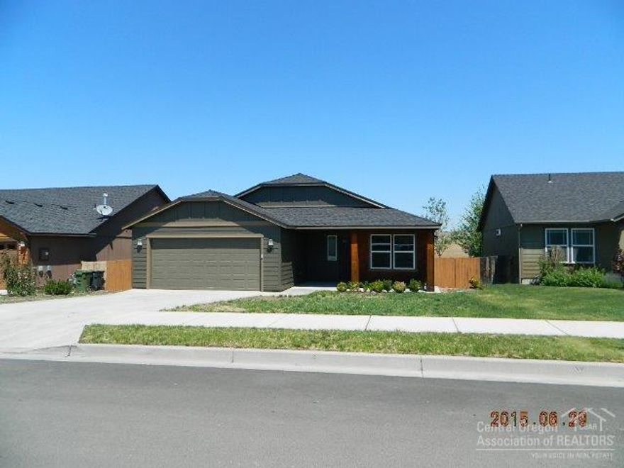 Newer single story home built in '07. Vaulted ceiling, gas FP, interior of home re-painted including ceilings/trim. Recessed lighting, pantry, walk-in closet, art nook at entry, lg walk-in closet, dbl sinks in master, new shower heads, new bathroom hardware (TP & towel holders). House has been power washed, front re-painted along w/ fascia boards, garage door & columns re-stained. New central air system, yard is thatched, fertilized & re-seeded. Sprinkler system updated including timer connection.