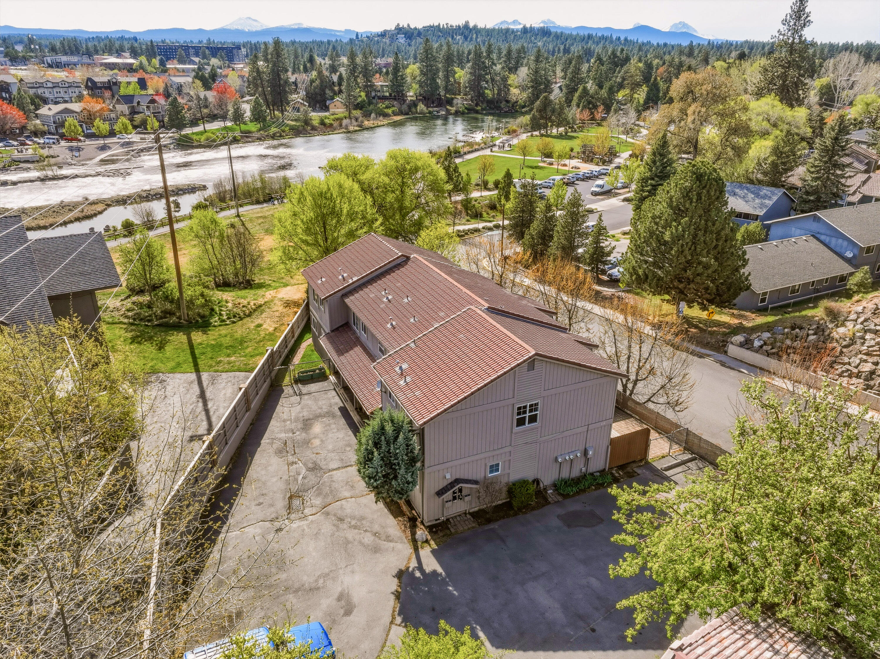 931 NW Carlon Avenue