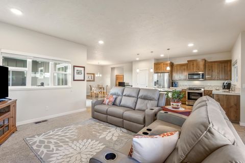 Tiny photo for 742 NE Union Loop, Prineville, OR 97754 (MLS # 220215281)