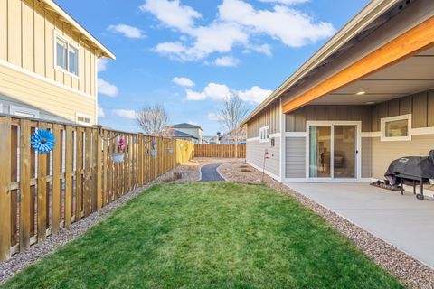 Tiny photo for 742 NE Union Loop, Prineville, OR 97754 (MLS # 220215281)