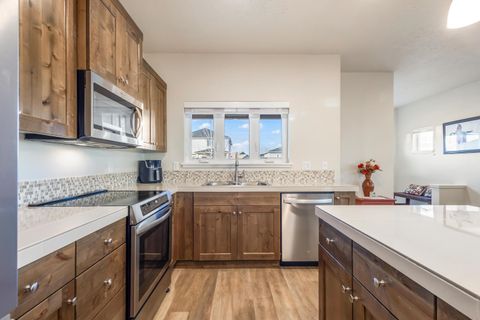Tiny photo for 742 NE Union Loop, Prineville, OR 97754 (MLS # 220215281)