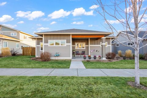Tiny photo for 742 NE Union Loop, Prineville, OR 97754 (MLS # 220215281)