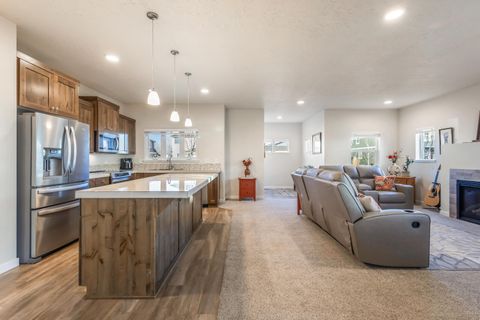 Tiny photo for 742 NE Union Loop, Prineville, OR 97754 (MLS # 220215281)