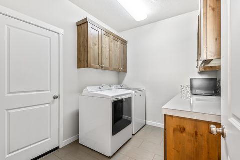 Tiny photo for 742 NE Union Loop, Prineville, OR 97754 (MLS # 220215281)