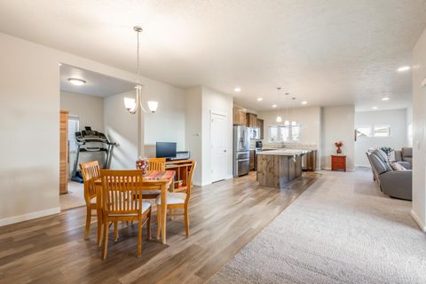 Tiny photo for 742 NE Union Loop, Prineville, OR 97754 (MLS # 220215281)