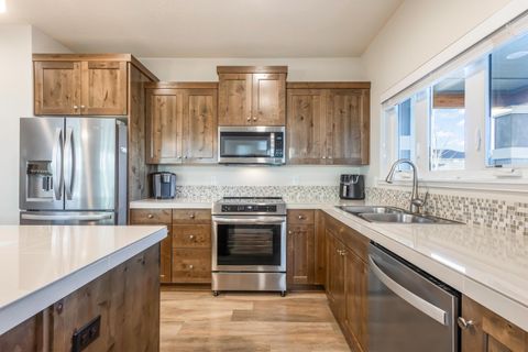 Tiny photo for 742 NE Union Loop, Prineville, OR 97754 (MLS # 220215281)